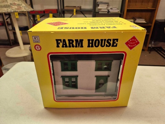Aristocraft Trains Farm House in Box