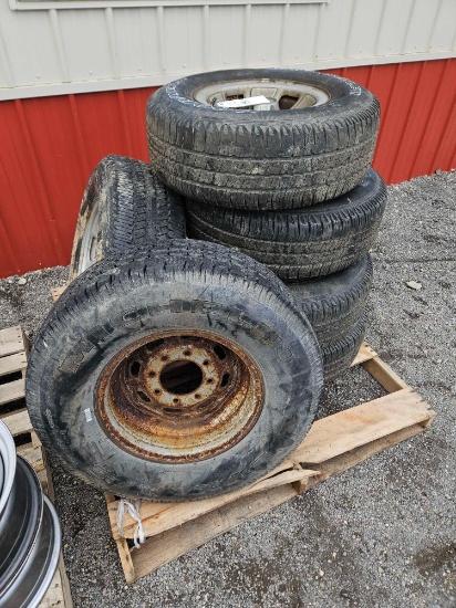 Set of 4 goodyear tires and 2 michelin tires