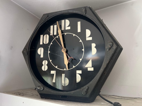 Vintage Clock Missing Front Glass