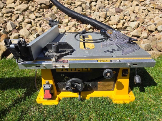 Dewalt 10in portable table saw
