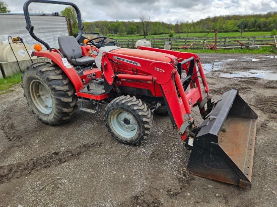 Massey Furgeson 1533 diesel loader tractor
