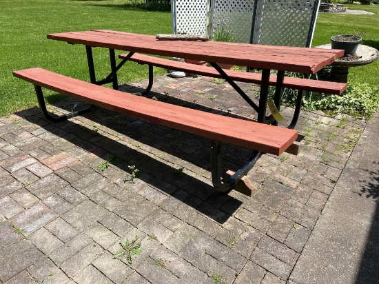 Metal frame picnic table