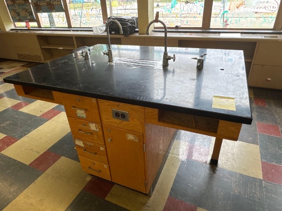 Chemistry Lab Table - Rm 1109
