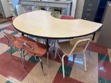 Teaching desk with six chairs - Rm 1115