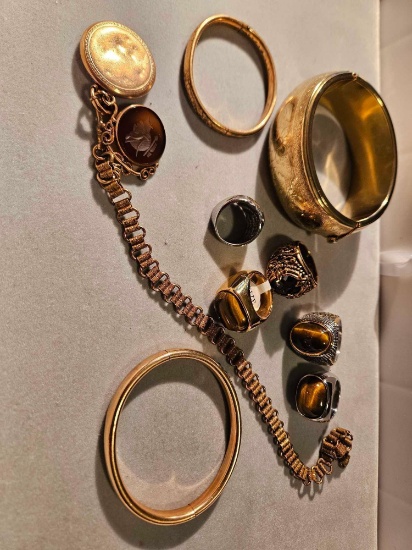 Lot of costume jewelry