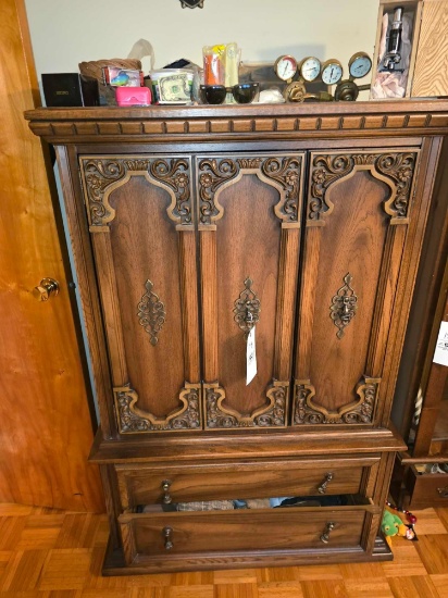 Gentleman's Chest & Contents, Clothes, Torch Gauges,