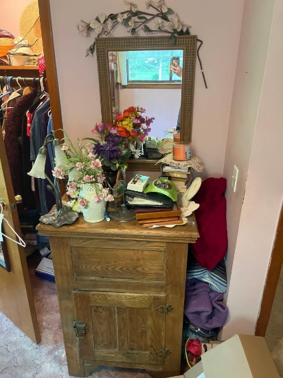 Dresser / Mirror / Home Decor / Blankets