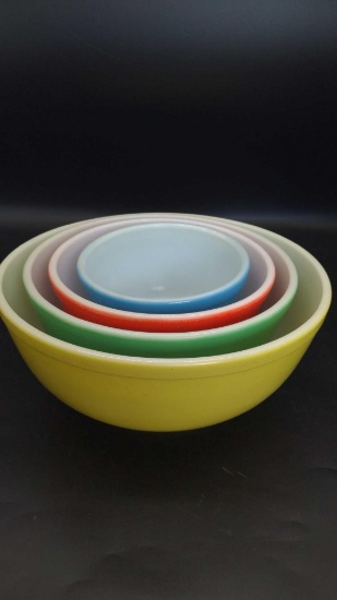 Four vintage Pyrex colored glass mixing bowls