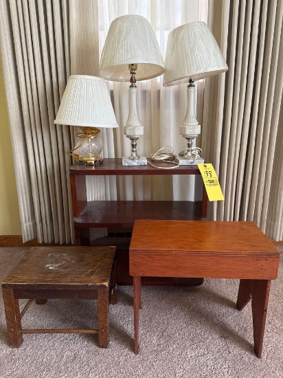 2 stools, side table with 3 lamps, 2 are matching