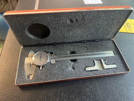 Brown & Sharpe # 599-579 English Dial-Cal Universal Dial Calipers w/ Case & Attachment