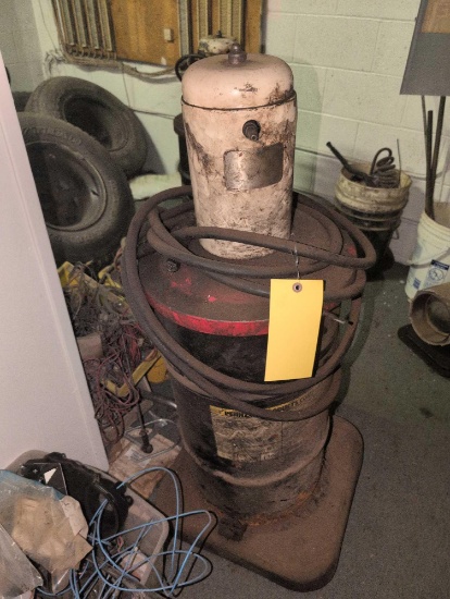 Pneumatic greaser with barrel