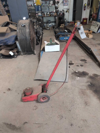 Pneumatic heavy duty semi grade floor axle jack