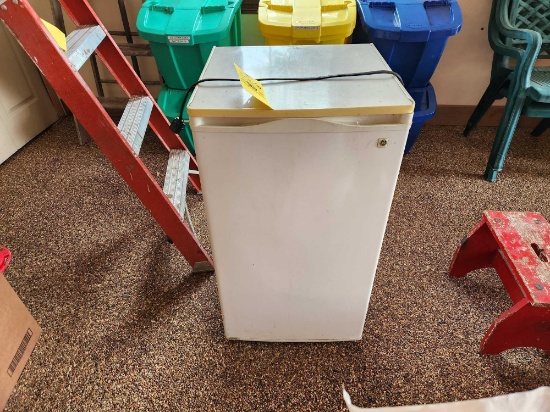 GE Mini Fridge