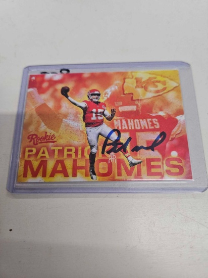 Mahomes signed card