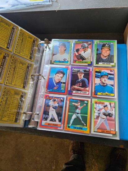 2 binders of baseball cards