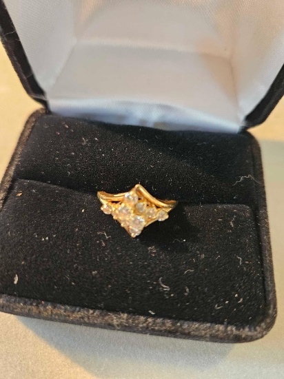 14k yellow gold ring with 10 diamonds