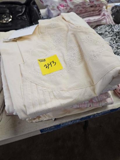 Lady's sleepware