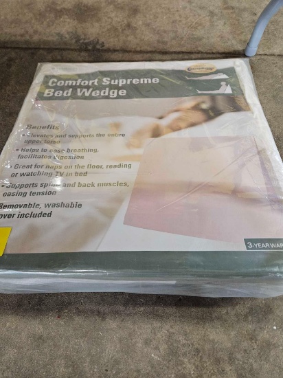 Bed wedge pillow