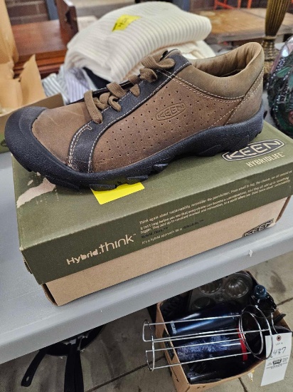Keen mens size 11 shoes