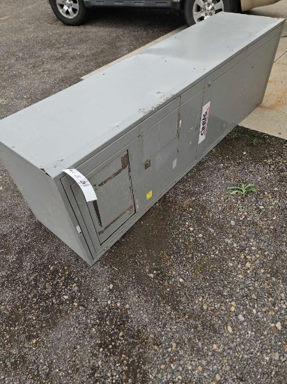 Metal laundry cabinet