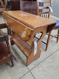 Drop leaf stand