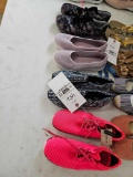 Lady's shoes, size 7, bid x 4
