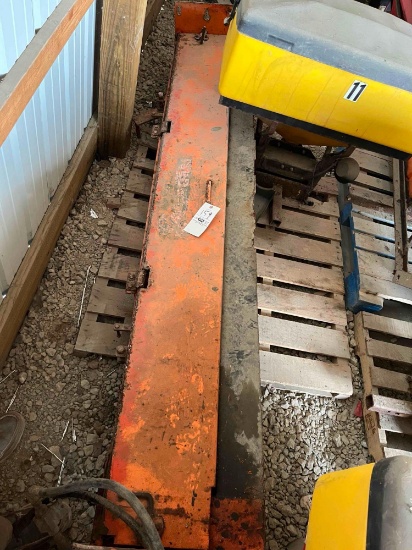 Cincinnati OH - 8ft wide under tailgate spreader