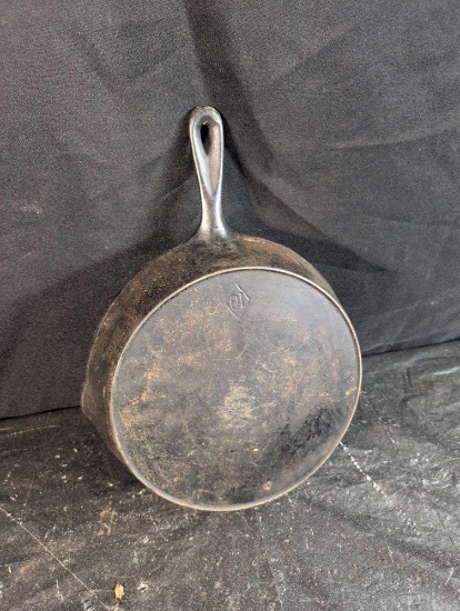 Antique no.10 cast iron skillet