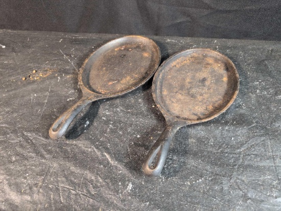 Pair of cast iron oval fajita skillets