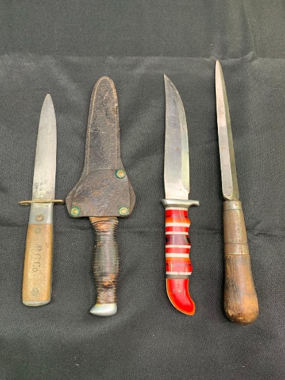Assorted vintage fixed blades