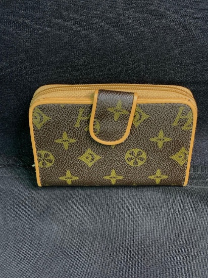 Louis Vuitton designer small wallet