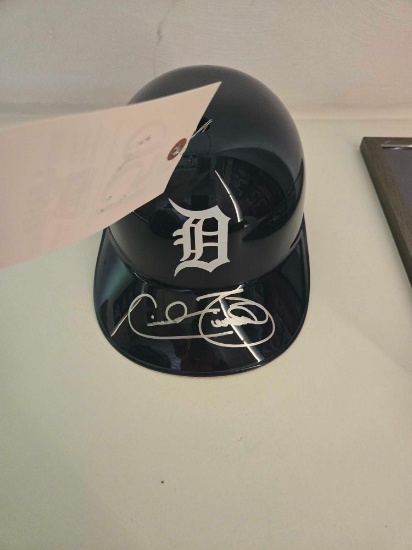 Signed "Cecil Fielder" mini helmet
