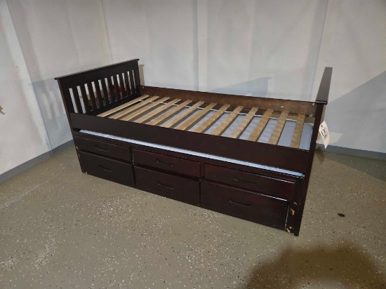 Day Bed with Trundle and New Mattress