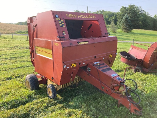 New Holland 640 Round Baler