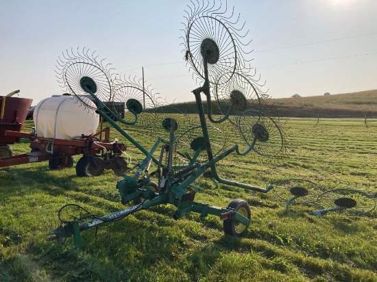 John Deere 702 10 Wheel Rake