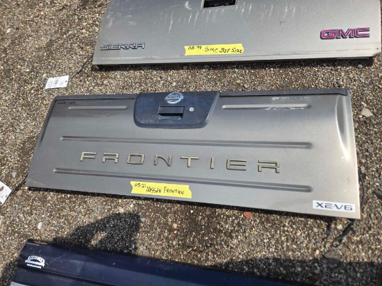Nissan Frontier Tailgate