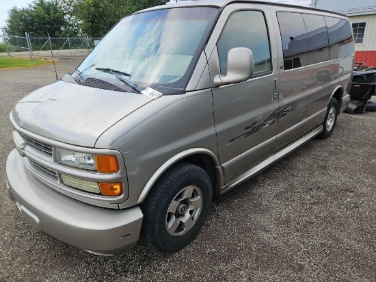 2001 Chevy express van, runs and drives