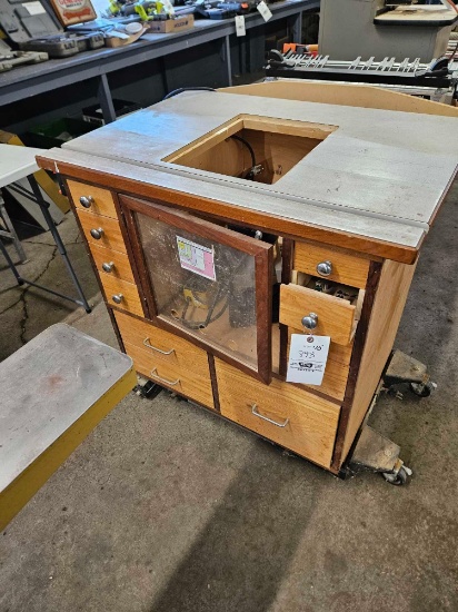 Porter. cable router with cabinet and bits