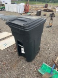 Toter Plastic Trash Can