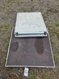 2 Folding Tables