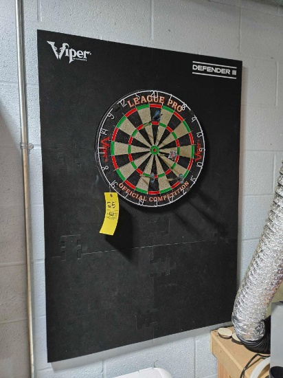 Dart board w/ backdrop