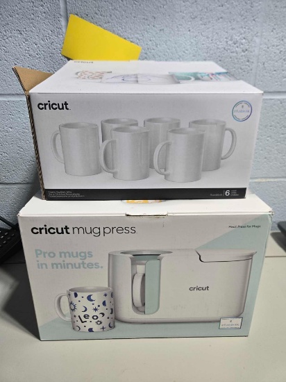 Cricut mug press w/ (3) mugs