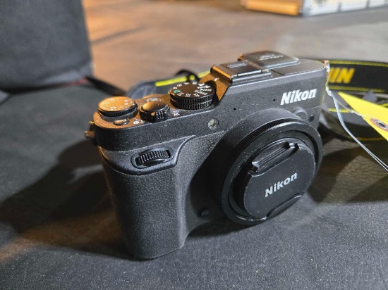 Nikon Coolpix P7800 digital camera