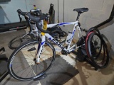 Fuji Roubak 1.0 LE bicycle w/ spare front wheel and Saris H3 stationary stand