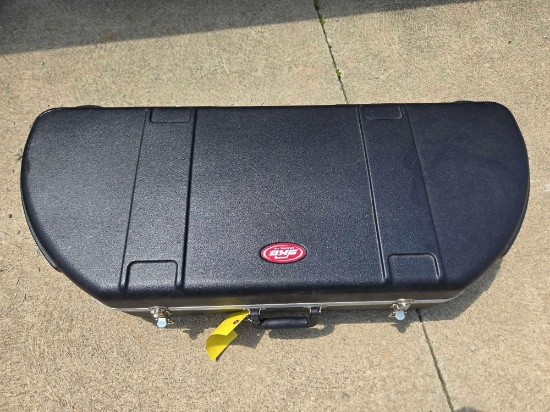 SKB hard bow case