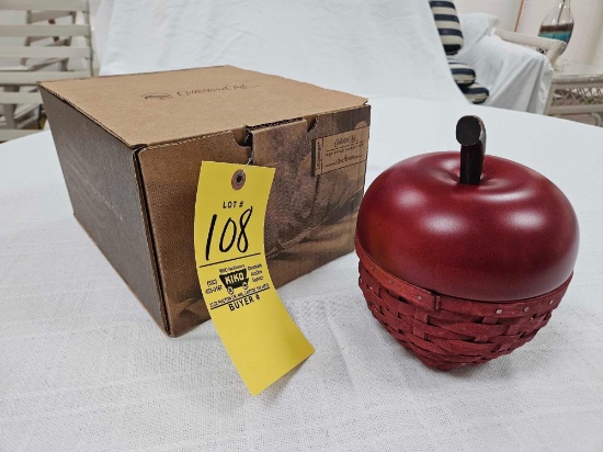 NIB 2007 Longaberger Collector's Club Red Apple Basket w/ Protector