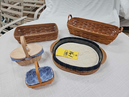 2004 Longaberger Collector's Club Tea Tray Basket w/ Liner, Protector, Insulated Hot Pad, & 4