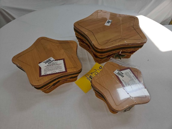 (3) Longaberger 2001 Star Shaped Holiday Baskets w/ Liners, Protectors, & Lids - 1 w/ Pottery Piece