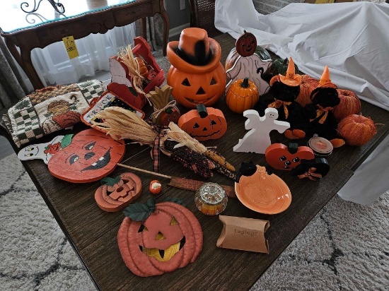 Box of Halloween Items & Accessories - Some Longaberger