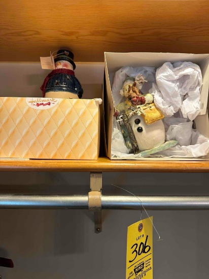 Christmas decorators, closet items